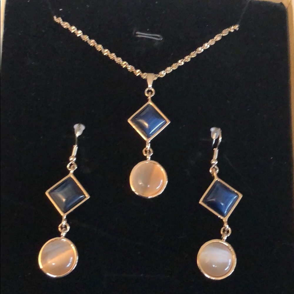 Gold tone necklace and earrings set.